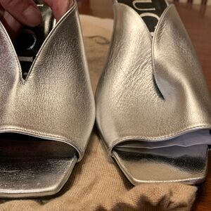 Brand new, rare,authentic ,real leather silver  Gucci shoes,made in Italy,size 7